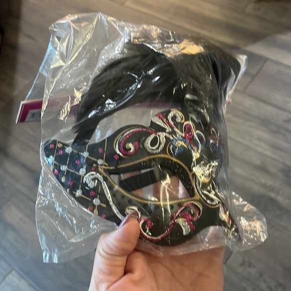 Masquerade Black & Silver Halloween Mask - Picture 6 of 7